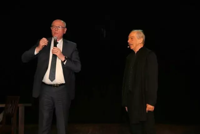 Genco Erkal 'İnsanlarım' ile Eskişehirlilerle Buluştu Genco Erkal 'İnsanlarım' ile Eskişehirlilerle Buluştu