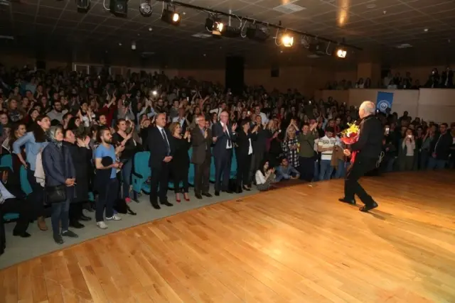 Genco Erkal 'İnsanlarım' ile Eskişehirlilerle Buluştu Genco Erkal 'İnsanlarım' ile Eskişehirlilerle Buluştu