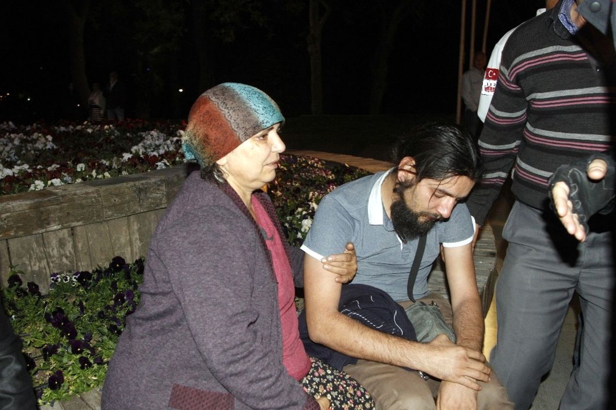 19 Yaşındaki Genç, Ölmek İsteyen 2 Çocuk Babasını Uçurumun Kenarından Aldı