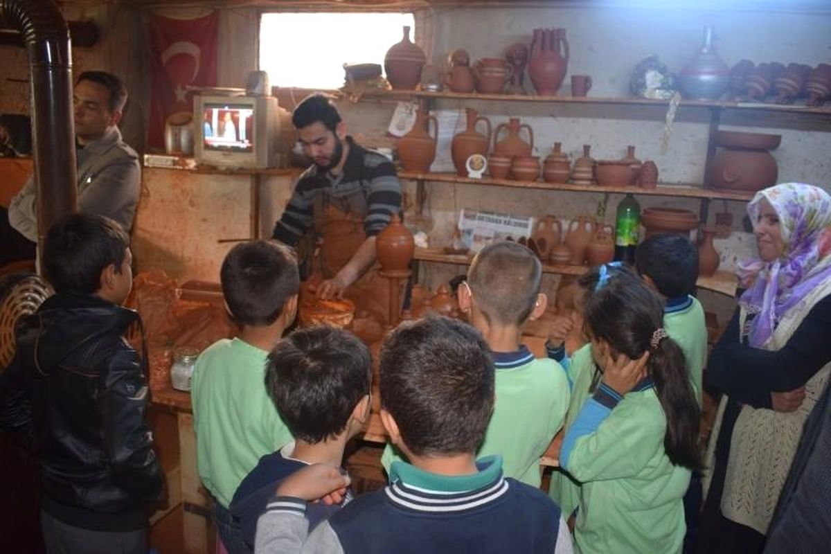 Kaymakam Çocukların Kanka'sı Oldu