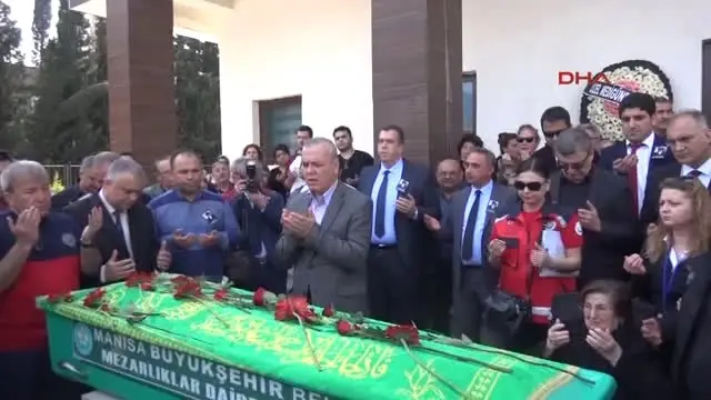 Manisa Yılın Doktoru Gözyaşlarıyla Uğurlandı Manisa Yılın Doktoru Gözyaşlarıyla Uğurlandı