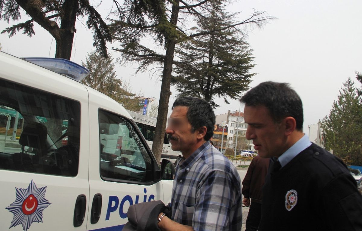Sevgilisinin 13 Yaşındaki Kızına Cinsel İstismarda Bulunan Öğretmen Tutuklandı