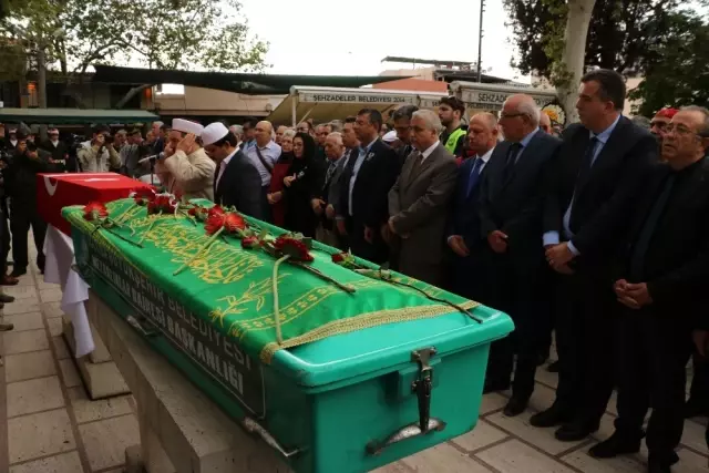 Yılın Doktoru' Son Yolculuğuna Uğurlandı Yılın Doktoru' Son Yolculuğuna Uğurlandı