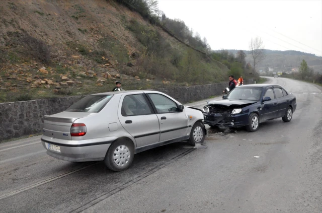 Zonguldak Ta Trafik Kazası 3 Yaralı Haberi Fotografı