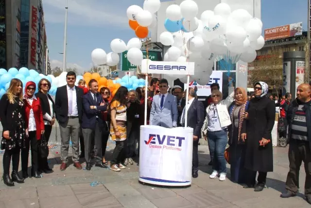 81 İlde Eş Zamanlı Olarak 'Evet Balonları' Uçuruldu 81 İlde Eş Zamanlı Olarak 'Evet Balonları' Uçuruldu