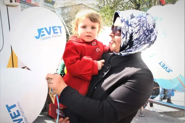 81 İlde Eş Zamanlı Olarak 'Evet Balonları' Uçuruldu 81 İlde Eş Zamanlı Olarak 'Evet Balonları' Uçuruldu