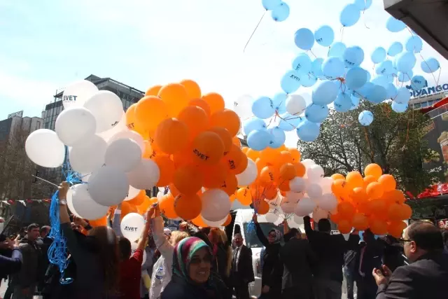 81 İlde Eş Zamanlı Olarak 'Evet Balonları' Uçuruldu 81 İlde Eş Zamanlı Olarak 'Evet Balonları' Uçuruldu