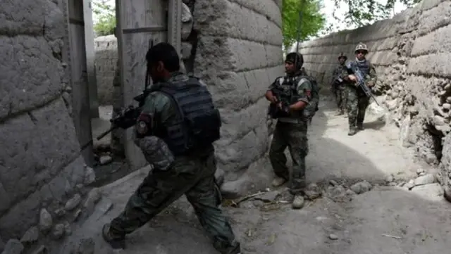 Afganistan: ABD Yaklaşık 10 Tonluk Bomba ile 36 Işid'liyi Öldürdü Afganistan: ABD Yaklaşık 10 Tonluk Bomba ile 36 Işid'liyi Öldürdü