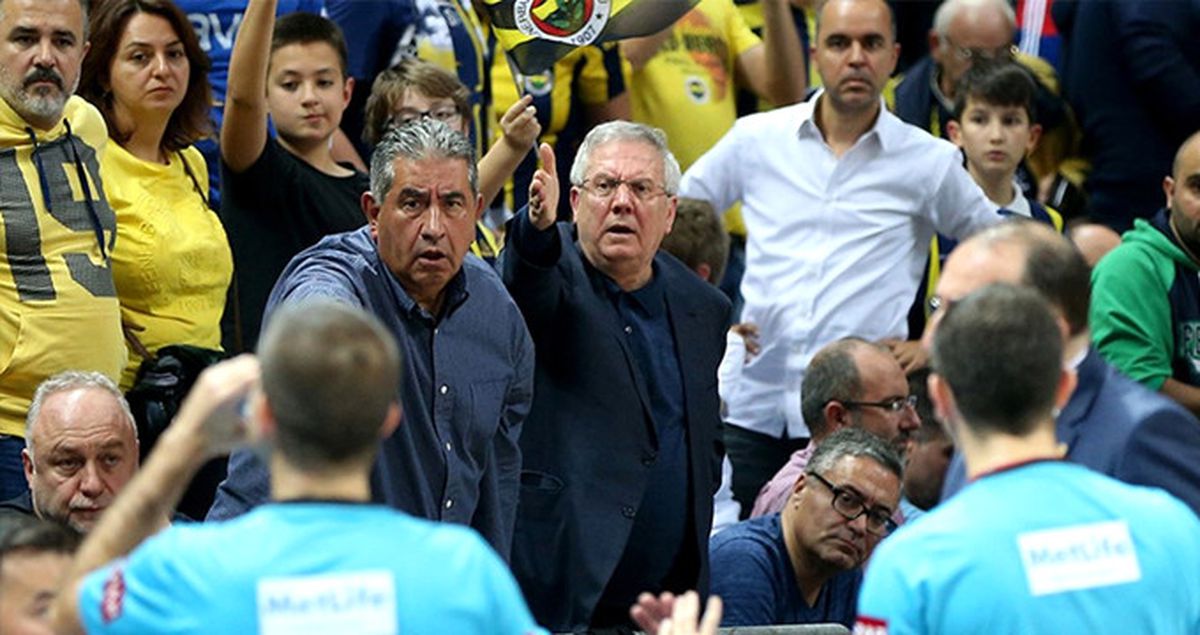 Aziz Yıldırım'a Küfür Eden Taraftarlar 1 Yıl Men Cezası Aldı