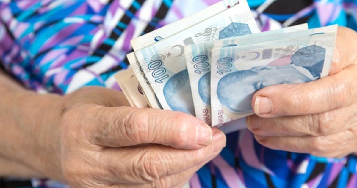 Büyükanneler Maaşlarını Almaya Başladı