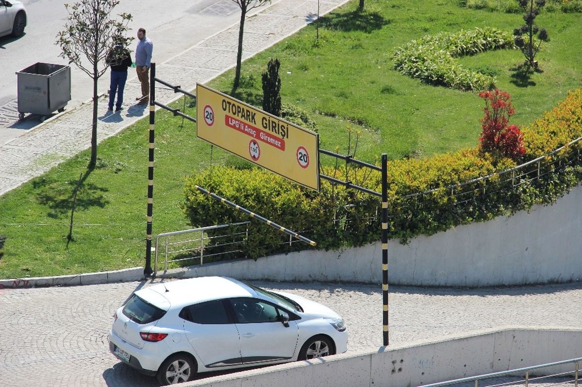 İstanbul'da E-5 ve TEM'in Altına Otopark Yapılacak
