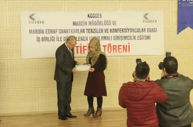 Mardin'de Genç Girişimcilere Sertifikaları Verildi Mardin'de Genç Girişimcilere Sertifikaları Verildi