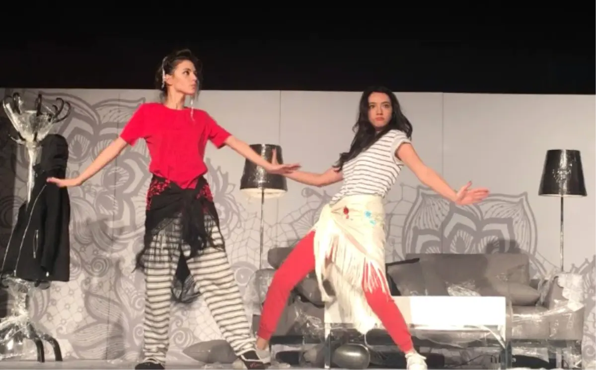 Öykü Gürman'dan Muhteşem Göbek Performansı