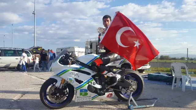 Pistin Tozunu, İşportacıların Nefesini Kesiyorlar Pistin Tozunu, İşportacıların Nefesini Kesiyorlar