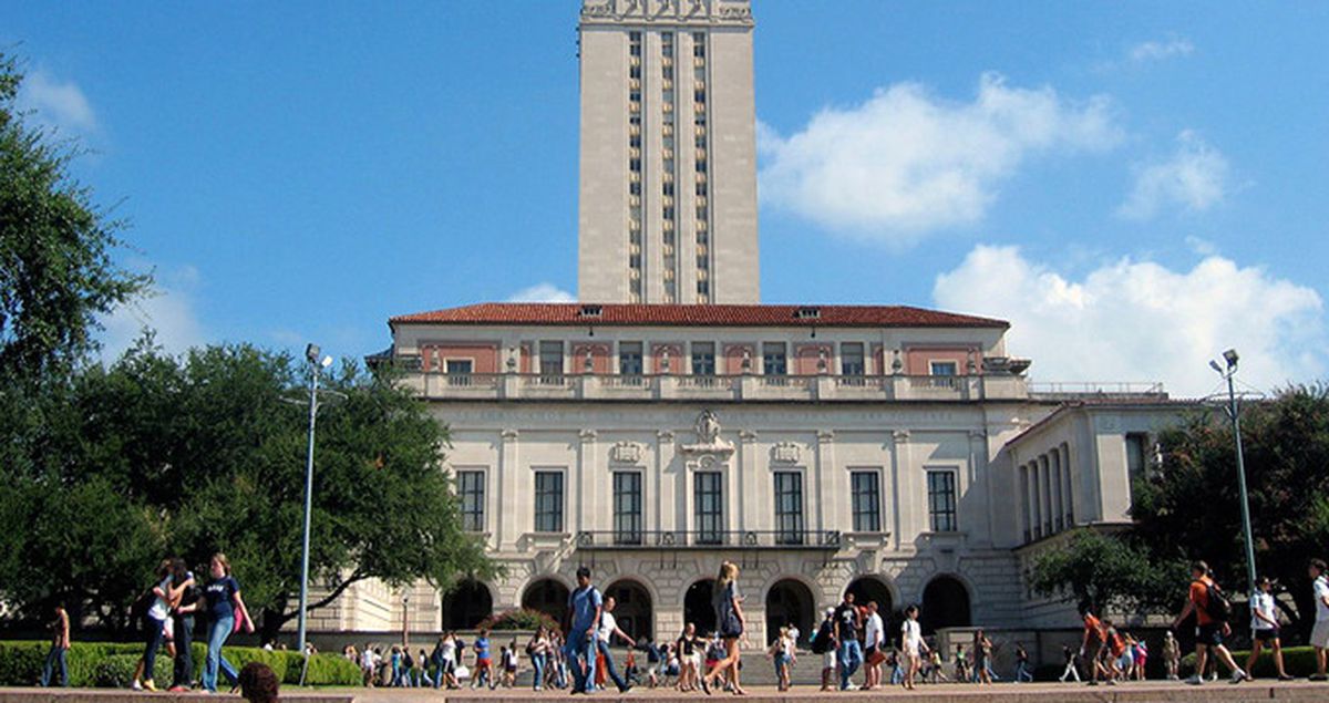 Texas Üniversitesinde Tuvalete Atılmış İki Kur'an-ı Kerim Bulundu