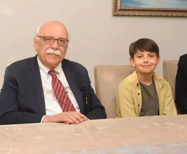 Bakan Avcı, 'Piyano Dahisi' Mert'i Kutladı