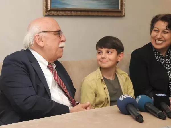 Bakan Avcı, 'Piyano Dahisi' Mert'i Kutladı