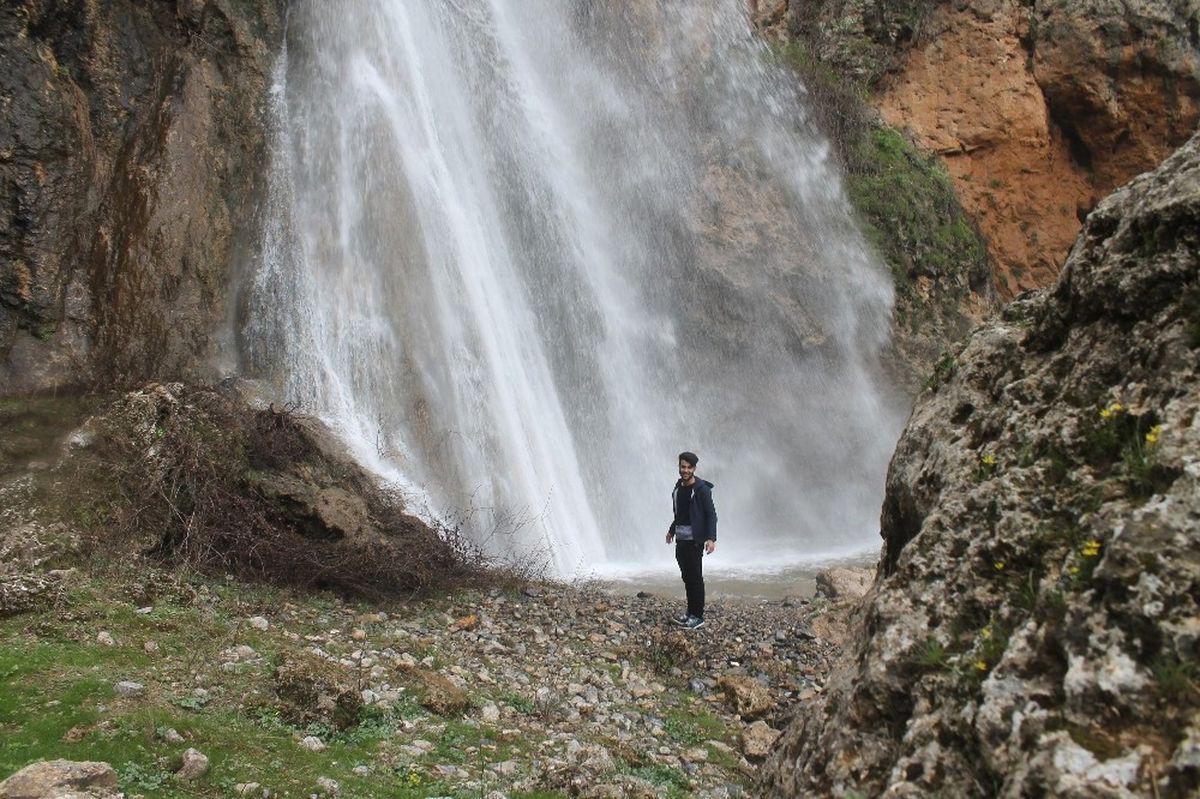 Beytüşşebap'ta Aşırı Yağmur Sonrasında Dev Şelaleler Oluştu