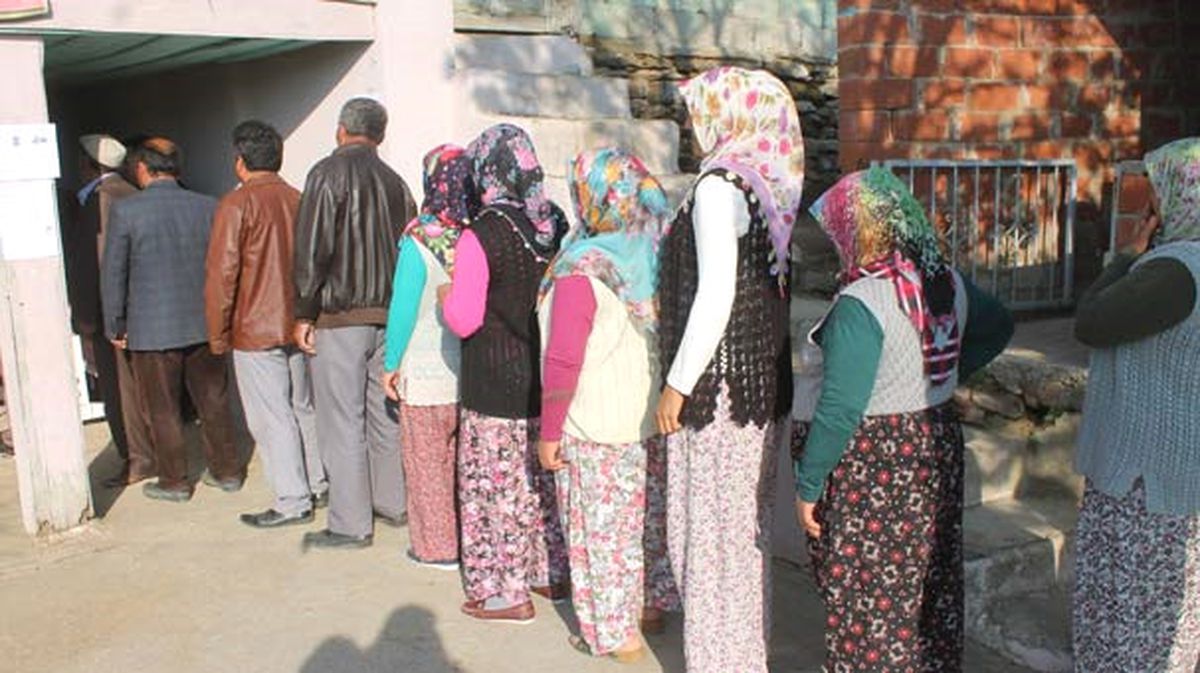 12 Seçmenin Oy Kullandığı Sandıktan 'Evet' Çıktı