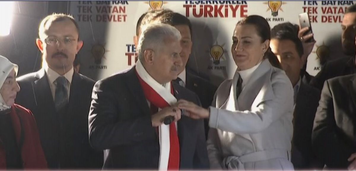 Başbakan Yıldırım'ın Balkon Konuşmasında Açık Mikrofon Krizi