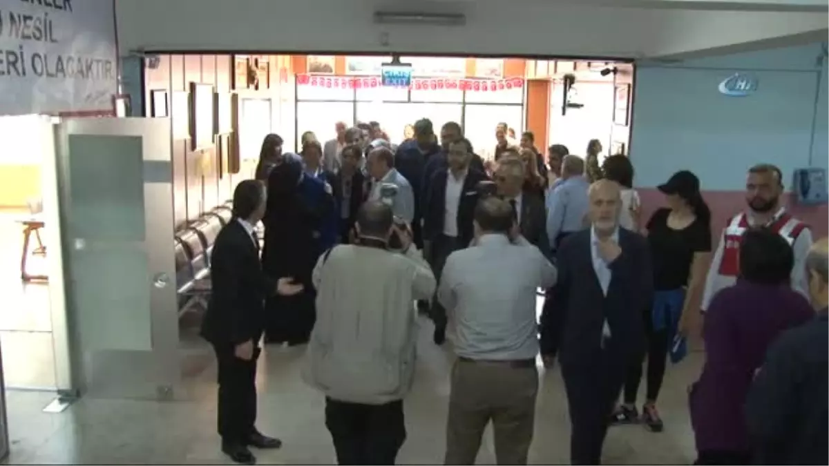 Başkan Kadir Topbaş ve Eşi Özleyiş Topbaş Oylarını Kullandı