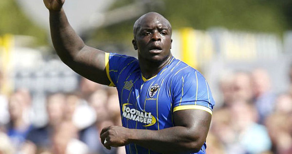 'Canavar' Lakaplı Futbolcu Akinfenwa, Takımıyla Yeni Sözleşme İmzaladı