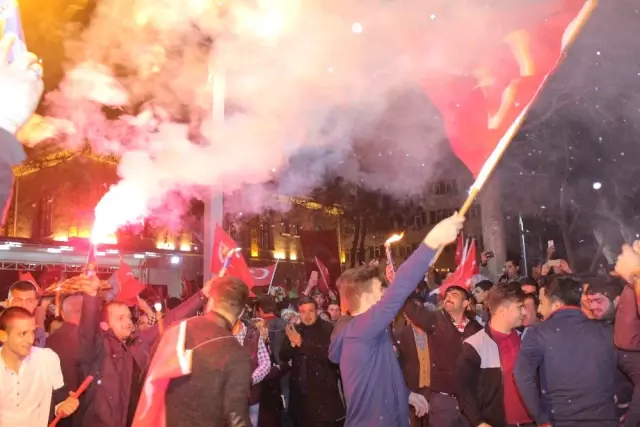 Elazığ 'Evet'i Kutladı Elazığ 'Evet'i Kutladı