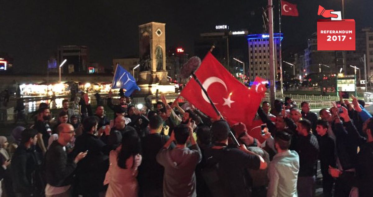 'Evet' Kararı Sonrası Vatandaşlar Meydanları Doldurdu