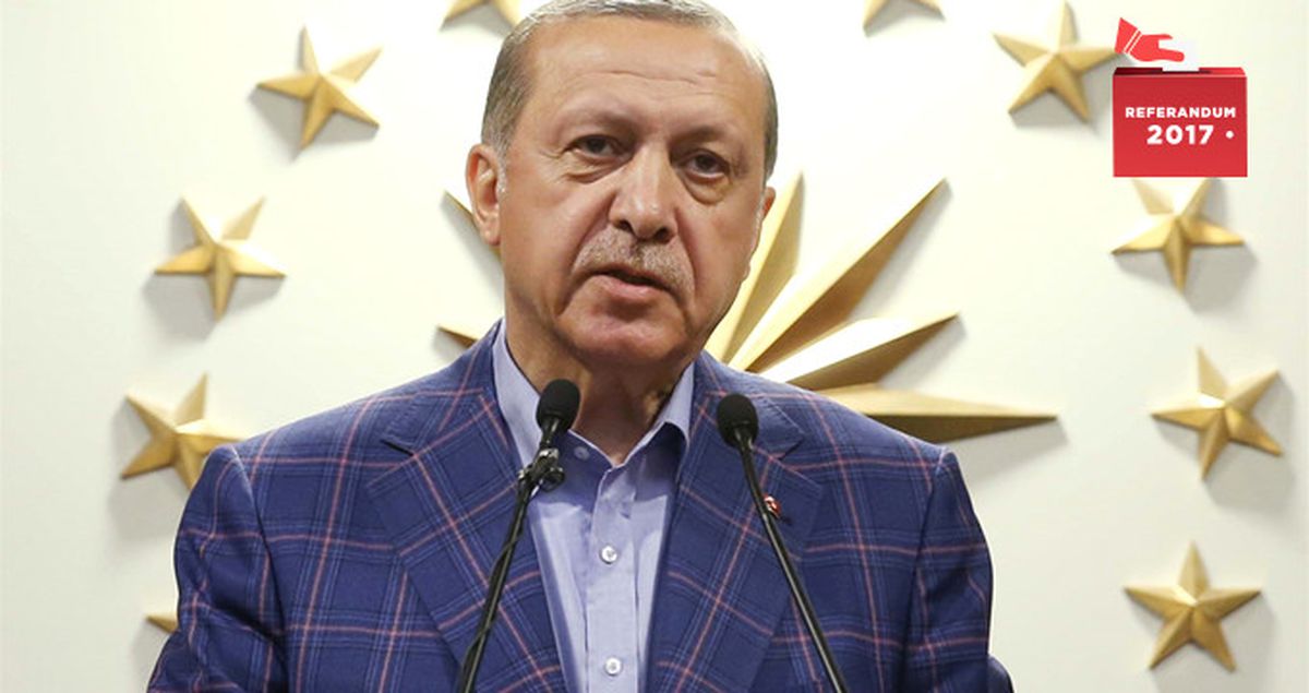 Referandumdan Sonra Konuşan Erdoğan'ın Üzerinde Uğurlu Ceketi Vardı