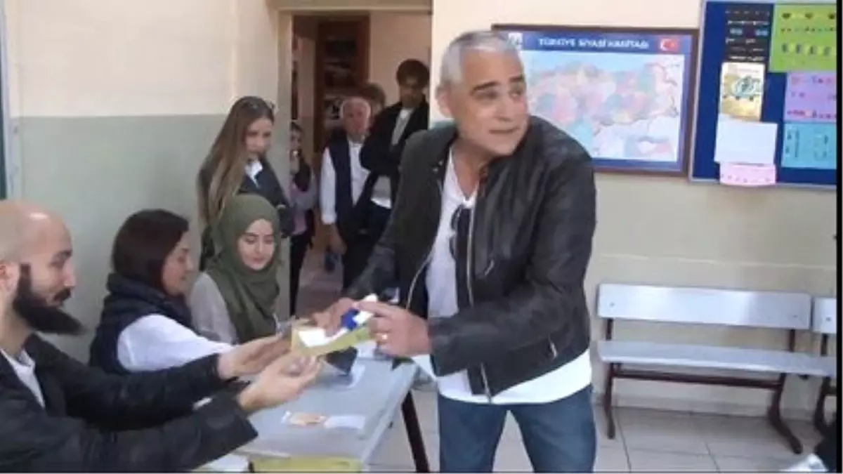 Ünlü İsimler Sandık Başında