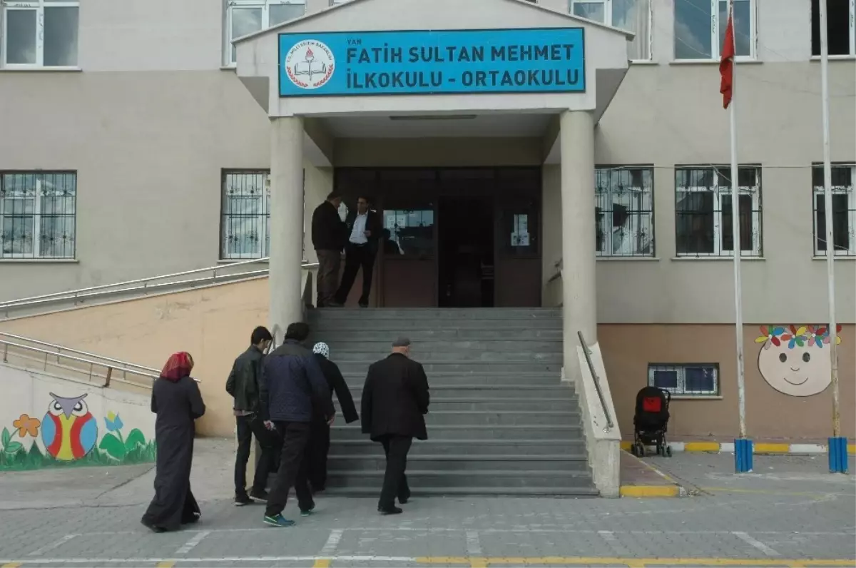 Van'da Oy Kullanma İşlemi
