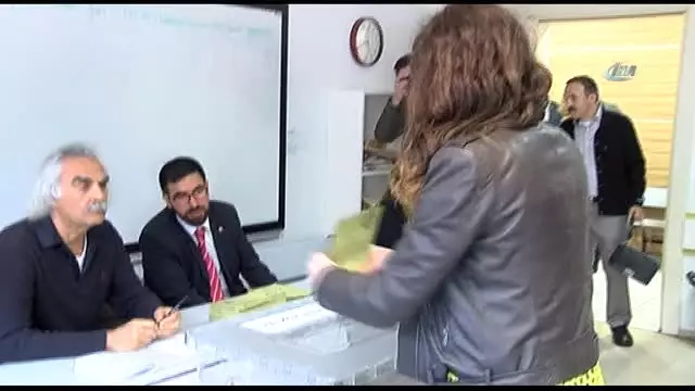 Güzel Oyuncu Belçim Bilgin, Erken Saatte Oyunu Kullandı
