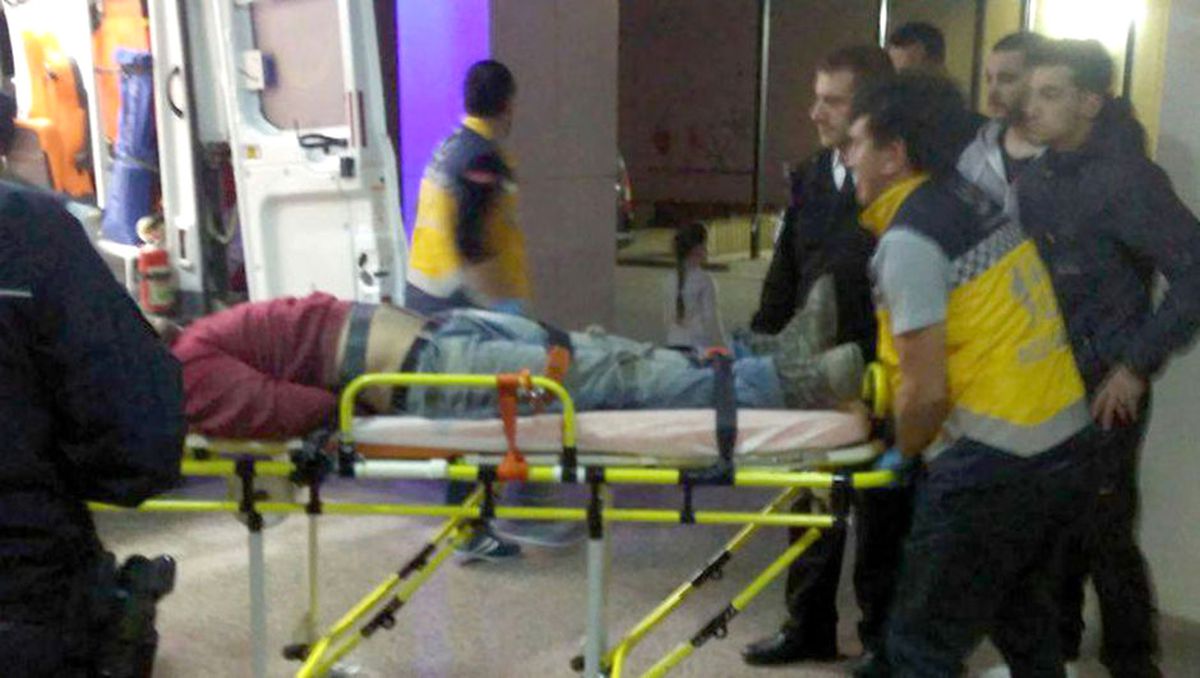 Bursa'da Kadınlara Laf Atan Gence Meydan Dayağı