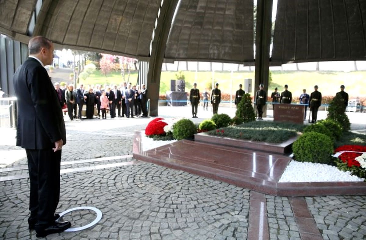 Cumhurbaşkanı Erdoğan, Özal, Menderes ve Erbakan'ın Mezarlarını Ziyaret Etti