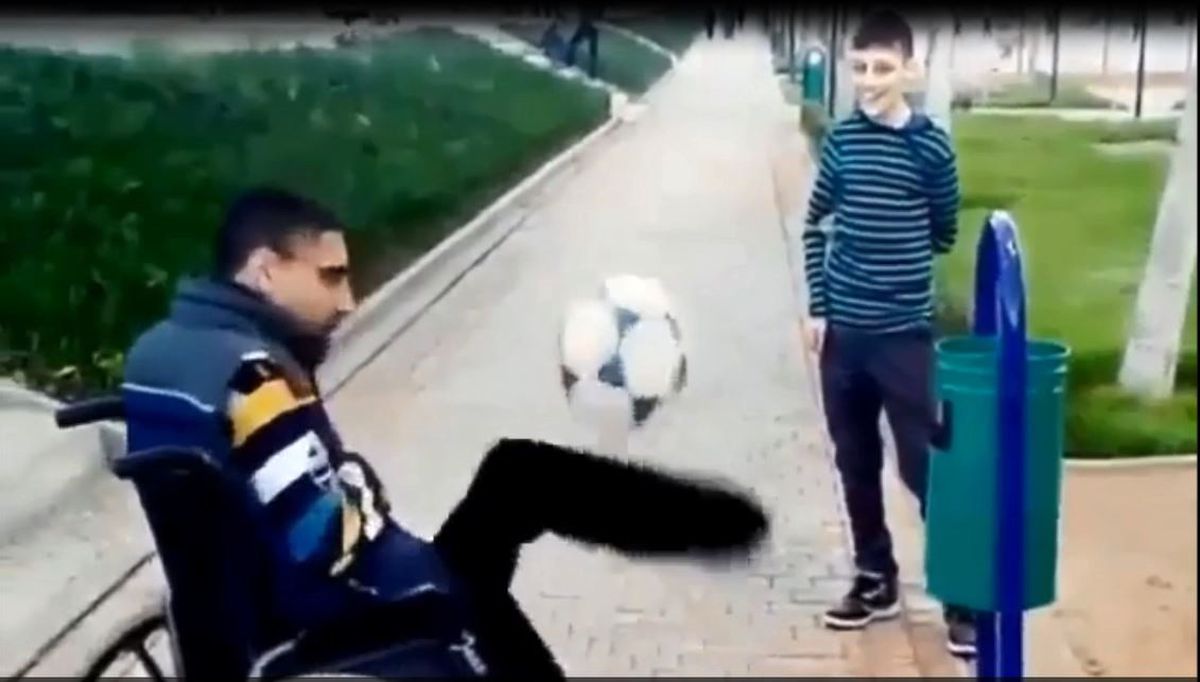Ayakları Ve Kolları Olmayan Gencin Yeteneği Şaşırttı