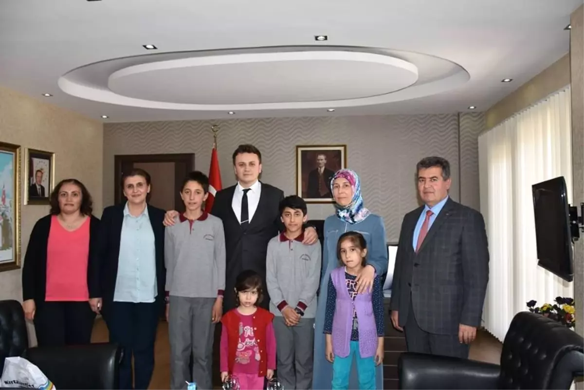 Buharkent'te Kitap Okuyanlar Ödüllendirildi