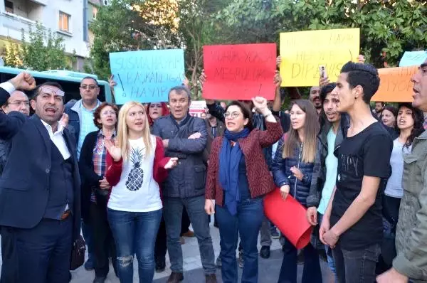 CHP'li Gençler Pazar Gününe Kadar Her Akşam Eylem Yapacak CHP'li Gençler Pazar Gününe Kadar Her Akşam Eylem Yapacak
