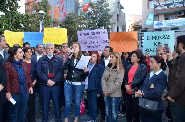 CHP'li Gençler Pazar Gününe Kadar Her Akşam Eylem Yapacak CHP'li Gençler Pazar Gününe Kadar Her Akşam Eylem Yapacak