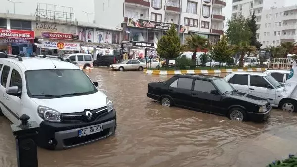 Kahta�da Ev ve İşyerlerini Su Bastı Haberler