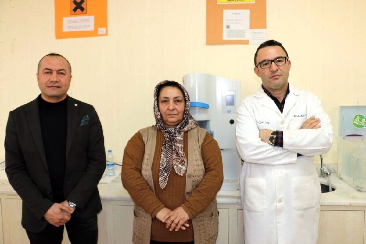 60 Yaşındaki Fadime Teyze, Okuma Azmiyle Örnek Oluyor