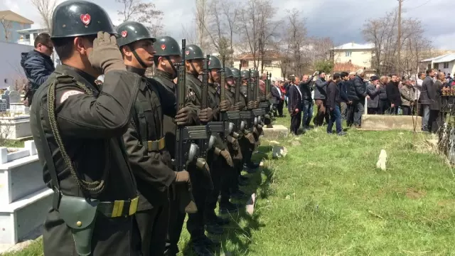 Şehidin Cenazesinde Askerler Gözyaşlarına Hakim Olamadı