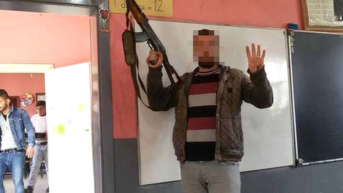 Validen Referandum Günü Sosyal Medyadan Paylaşılan 'Tüfekli Fotoğraf' İçin Açıklama