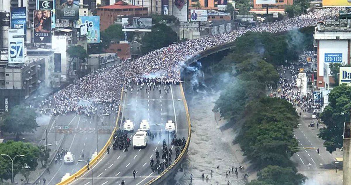 Venezuela'da 'Tüm Protestoların Anası' Düzenlendi: Yüz Binler Sokağa Çıktı