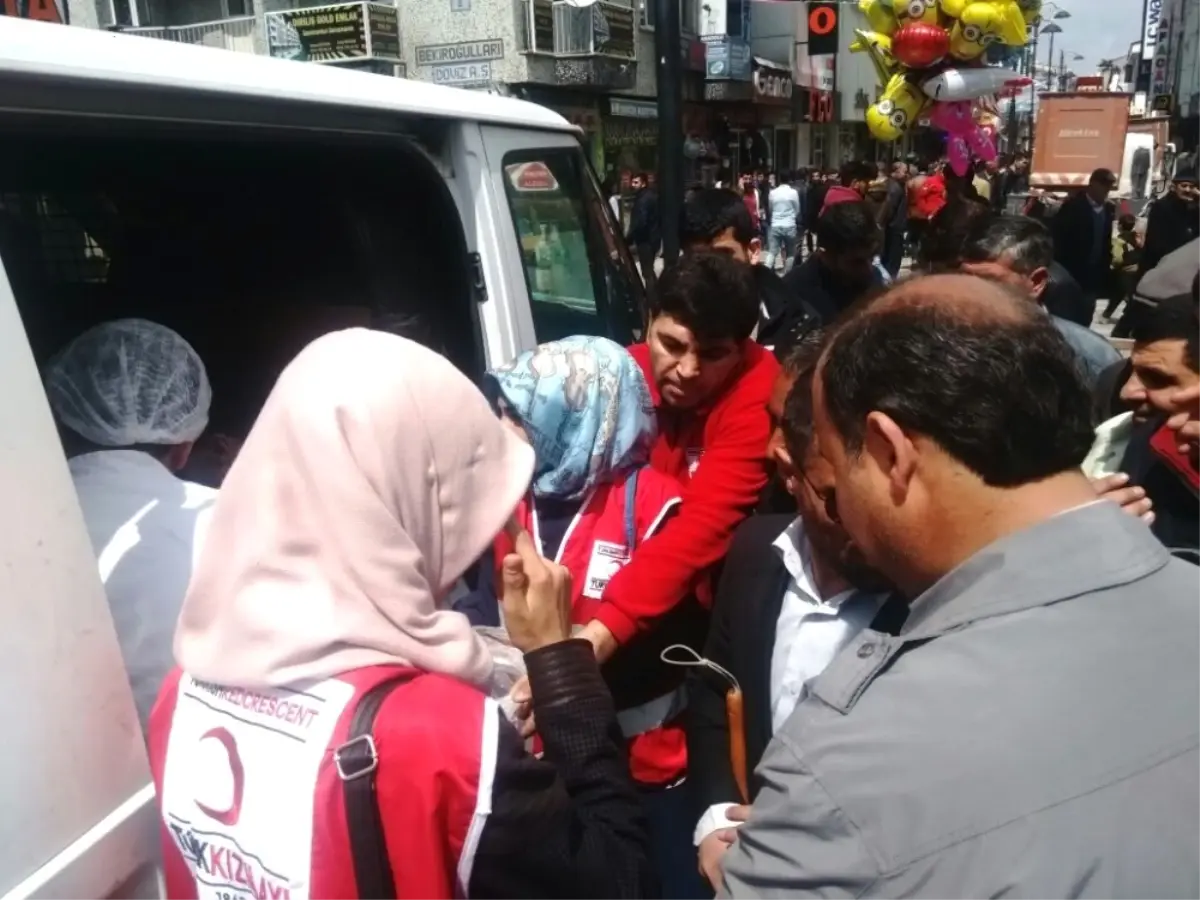 Ağrı'da Vatandaşlara İrmik Helvası Dağıtıldı