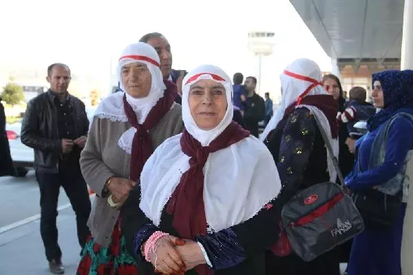 Başkale'de Şehit Yakınları Umreye Gönderildi