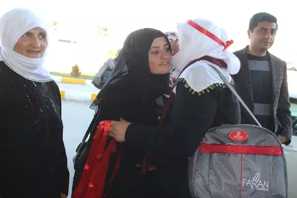 Başkale'de Şehit Yakınları Umreye Gönderildi