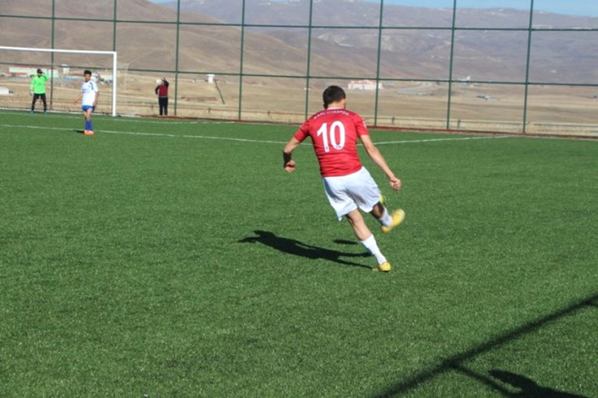 Karlıova Yıldırımspor Bal'a Yükseldi