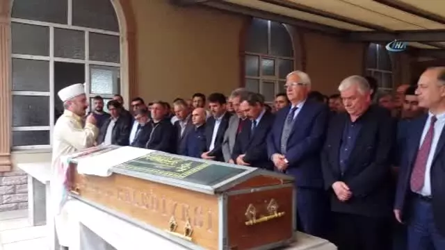 KKTC'de Kocasının Öldürdüğü Kadın Toprağa Verildi