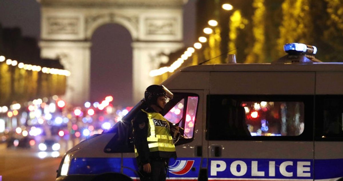 Paris'te Silahlı Saldırı: 1 Polis Hayatını Kaybetti, Saldırgan Vuruldu!
