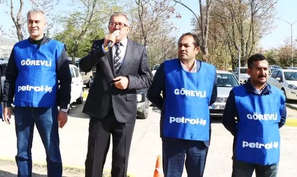 Tüpraş'ta İşçi Eylemi Tüpraş'ta İşçi Eylemi
